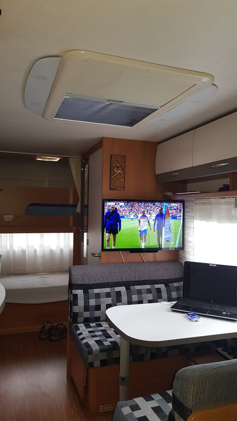 Camping Fahrzeuge: Wohnwagen mit Mover, Vorzelt u. Markise – Gebraucht aus Aarburg von ebbe_im_portemonnaie 2