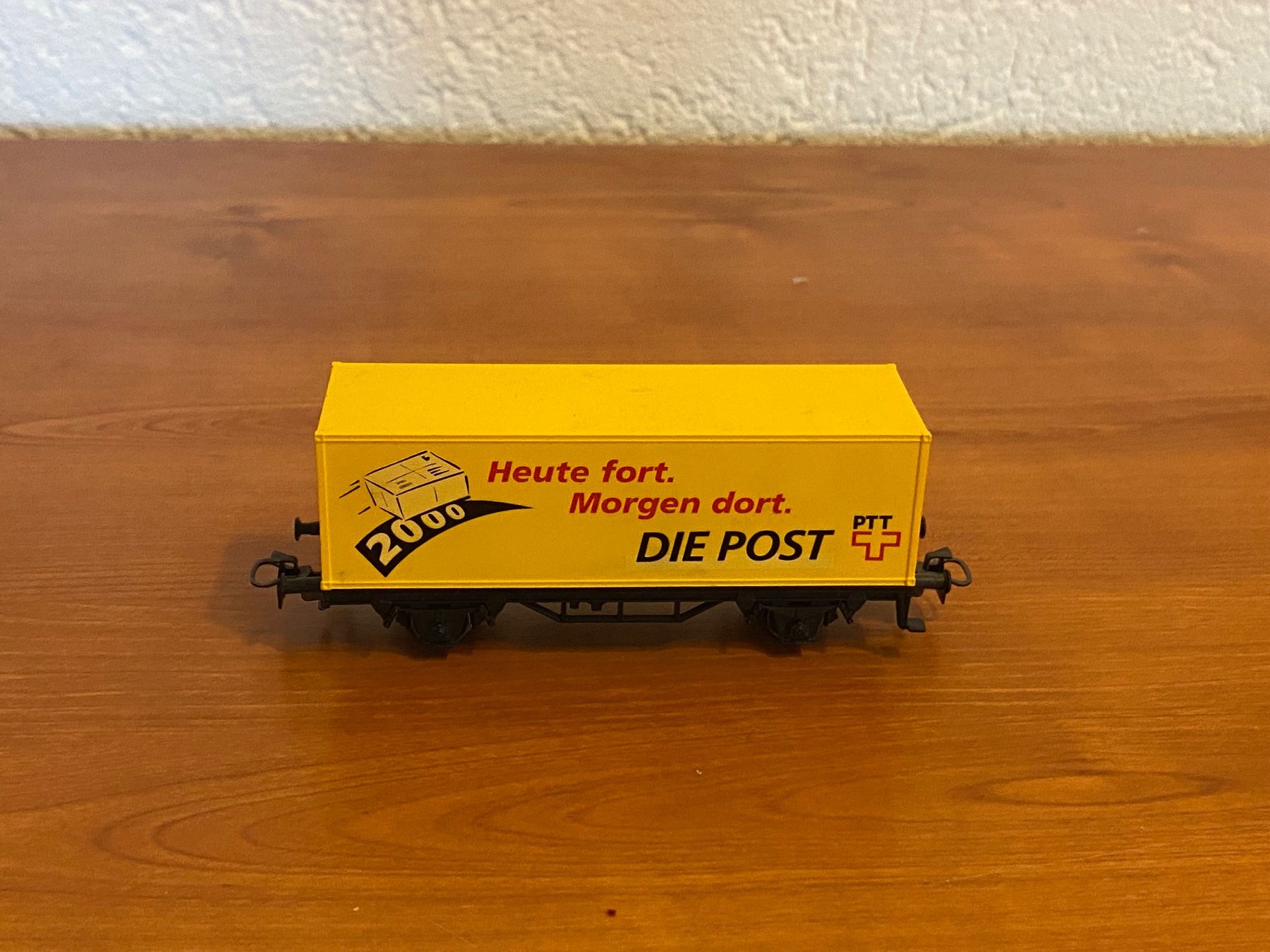 Märklin Modellini di ferrovie: Märklin Güterwagen PTT Die Post Container HO – Usato da Bonfol venduto da zagato43e