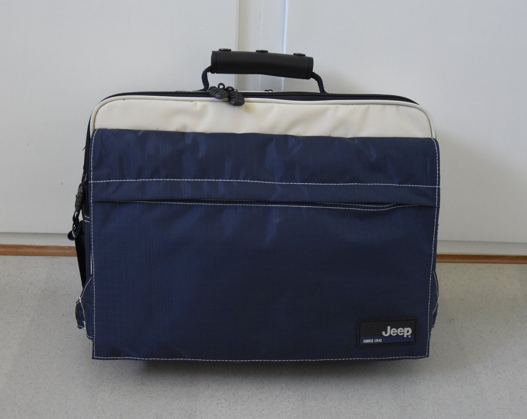 Borse: Jeep Umhängetasche/Laptoptasche – Nuovo (secondo la descrizione) da Meggen venduto da Tristar03