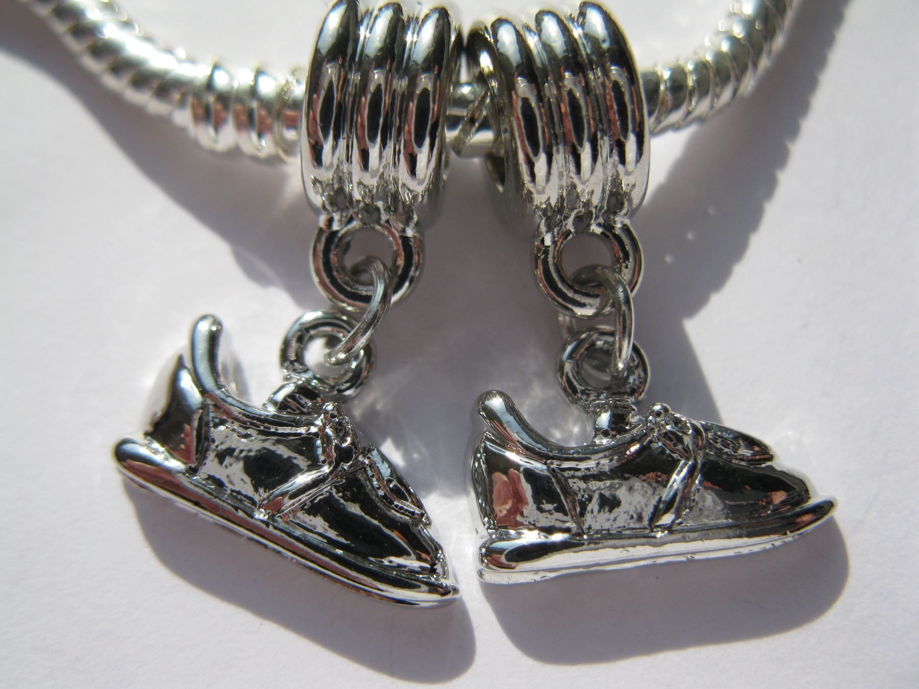 Anhänger: Anhänger Dangle Schuh, Turnschuh, silber – Neu und originalverpackt aus St. Margarethen TG von LuanaKa