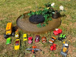 14 Spielzeugautos ab 1.- (u.a. Bobbycar und Monstertruck)