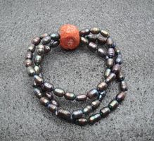 Armband aus SW-Perle Grau und Koralle