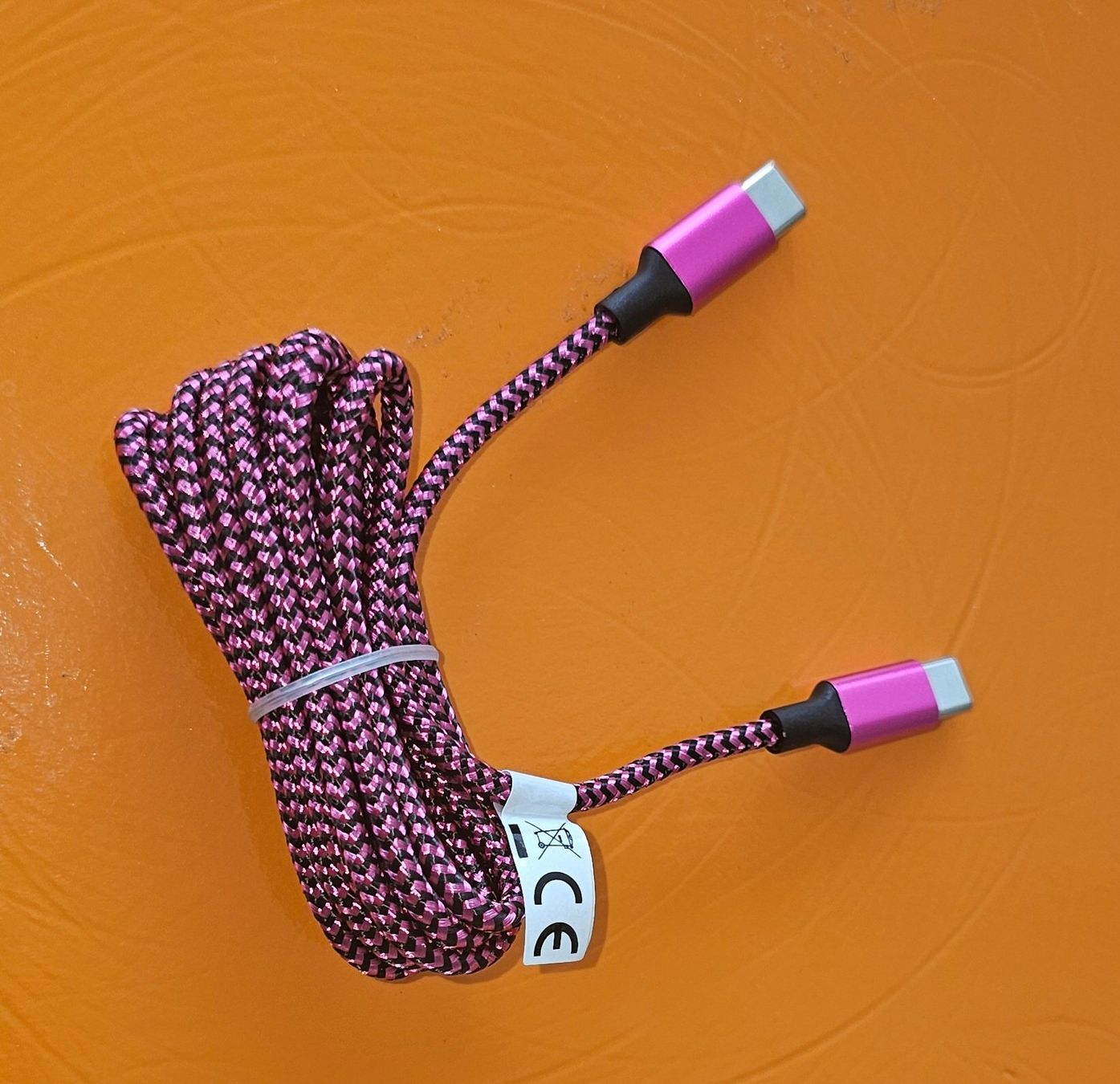 Câbles: USB-C Lade und Datenkabel, 2M Lang – Neuf (Voir description) à Kreuzlingen par UAE 2