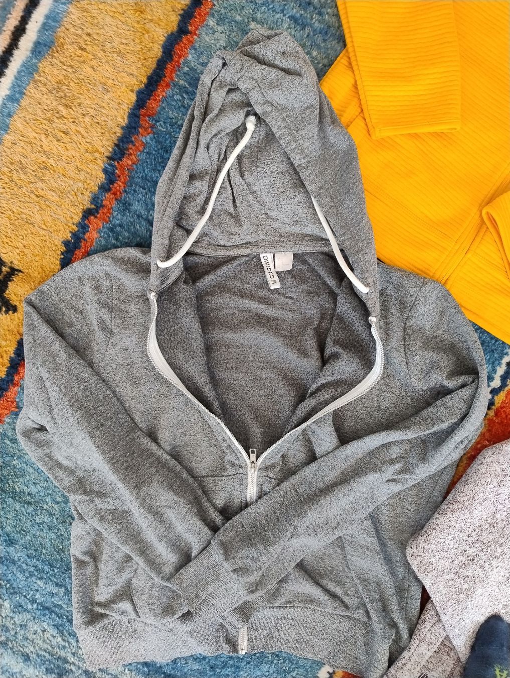 Lotti di vestiti: 4er Set Damen Pullover diverse Marken Grösse L – Usato da Kirchberg BE venduto da lau_ksj5 2
