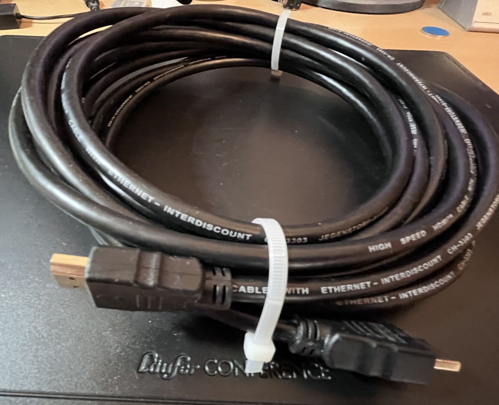 Cavi: HDMI Kabel, rund. 7m – Usato da Allschwil venduto da Zermatt 2