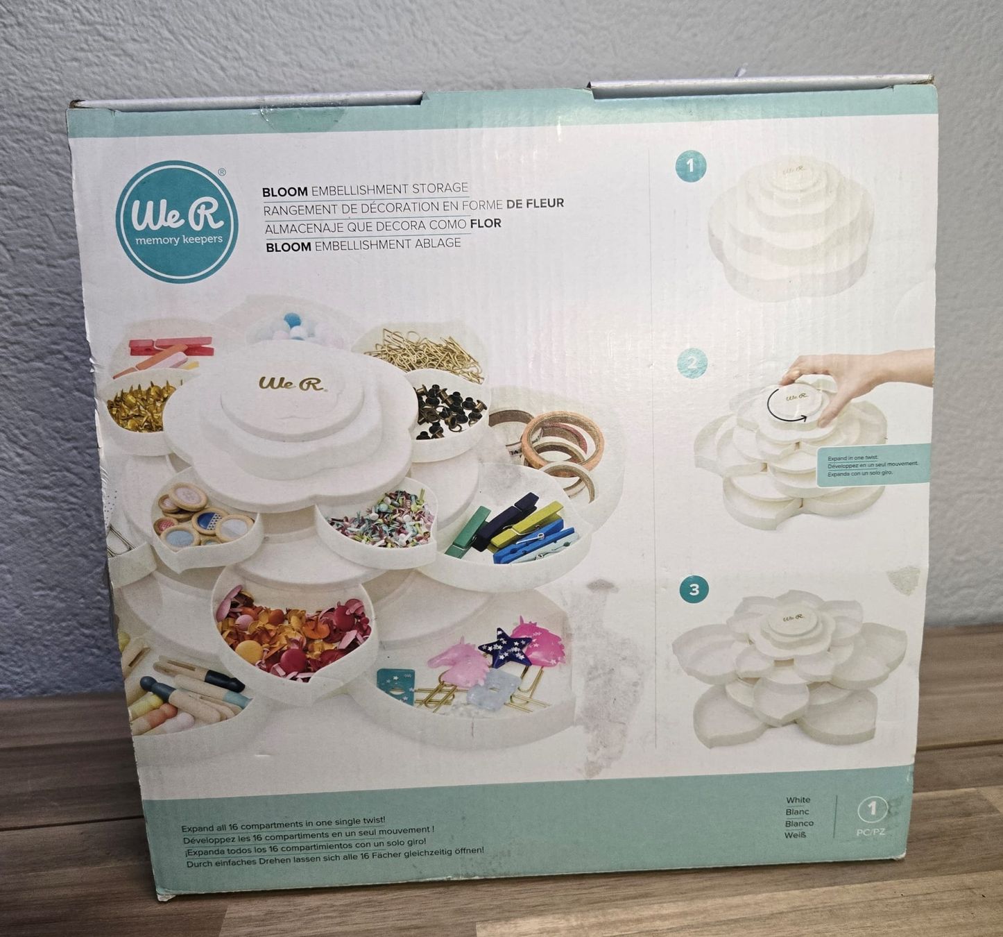 Behälter & Ähnliches: We R Memory Keepers Aufbewahrungsbox Blume weiss – Gebraucht aus Rheinsulz von Dred