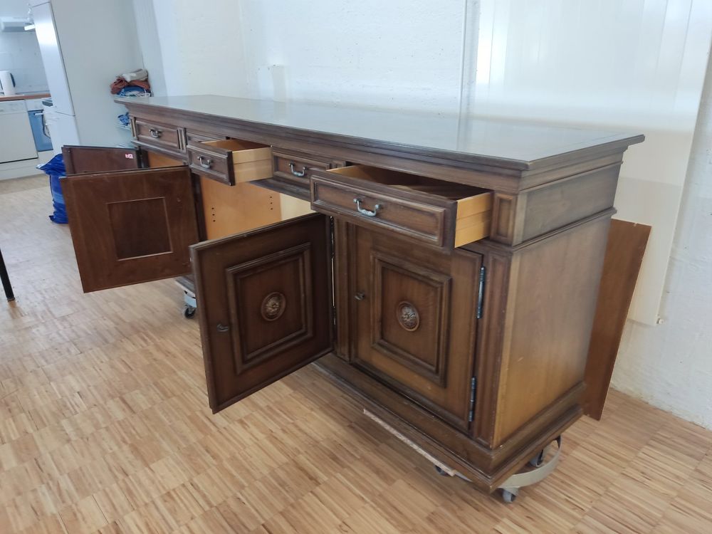 Commodes: Nussbaum Holzkommode mit Schnitzereien – D'occasion à Zürich par lsc_wbf6 3
