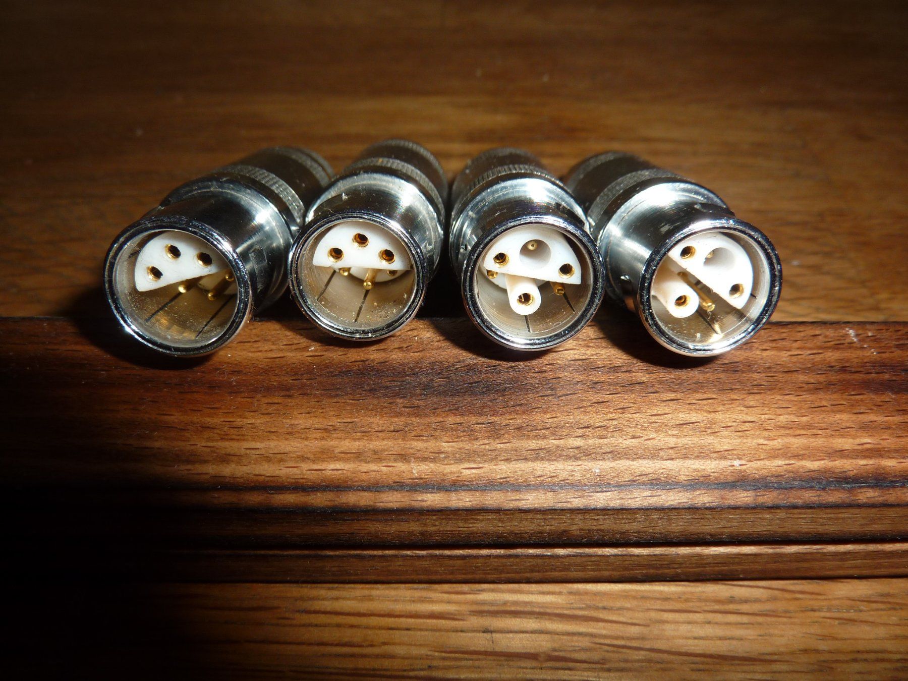 LEMO SWISS Metallstecker 6 Pin Halbmond Rundstecker (Gebraucht) in ...
