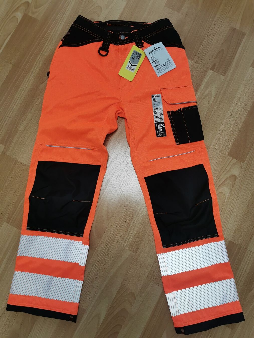 Pantalons: Arbeitshose – Neuf avec emballage d'origine à Gwatt (Thun) par berg25