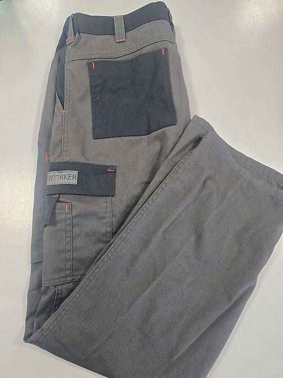 Pantaloni: Arbeitshose Payper Worker Gr 44 – Usato da Brüttisellen venduto da mfran