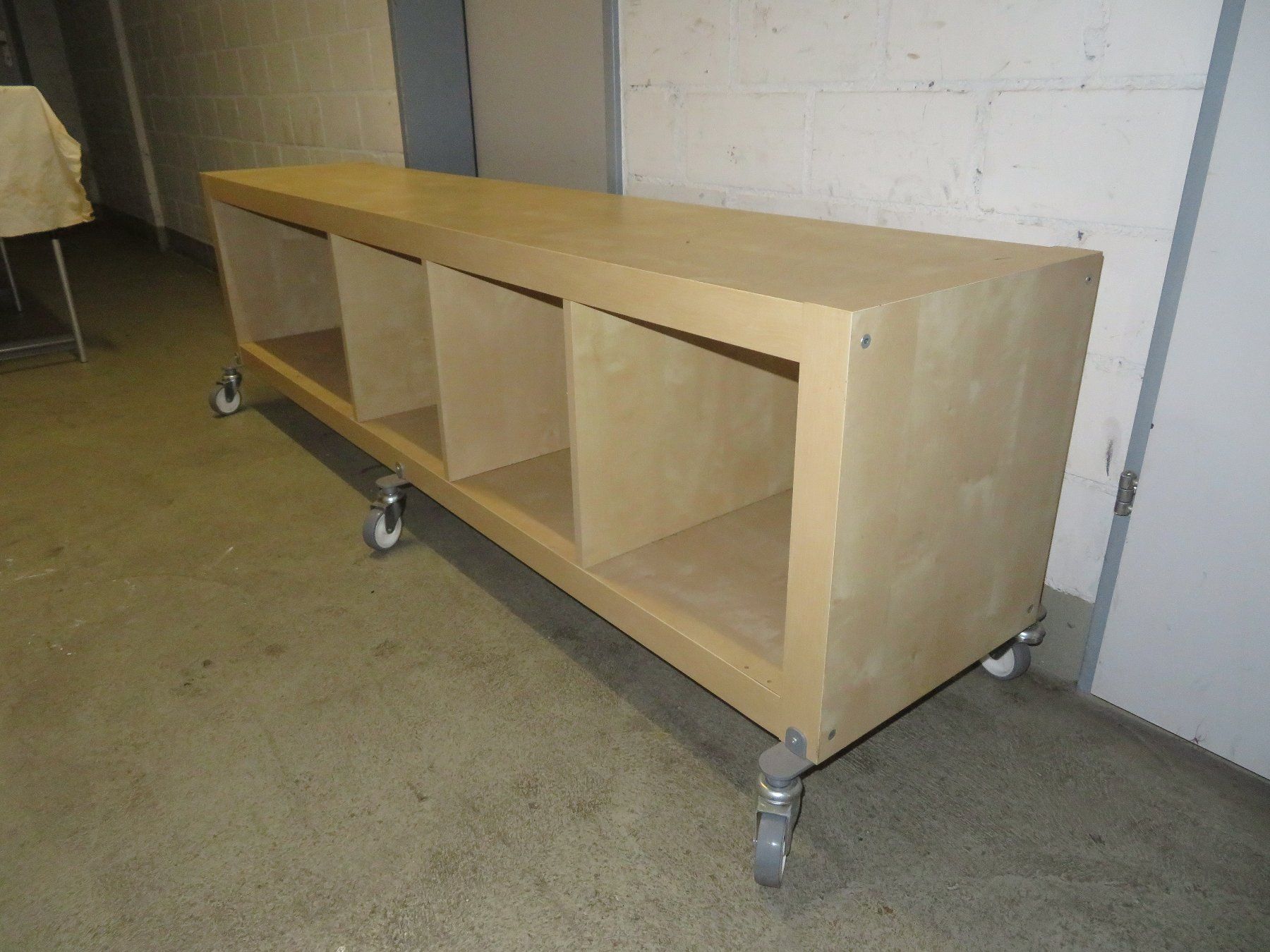 Mobili TV: Sideboard von Ikea, gross und rollbar – Usato da Zofingen venduto da Schekke