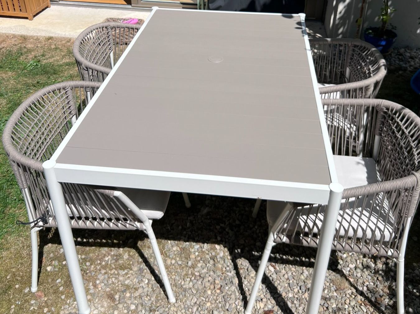 Set de table et chaises: Table de jardin avec 4 chaises – D'occasion à Lausanne par val_6klk