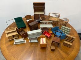 alte Puppenmöbel für Puppenstuben