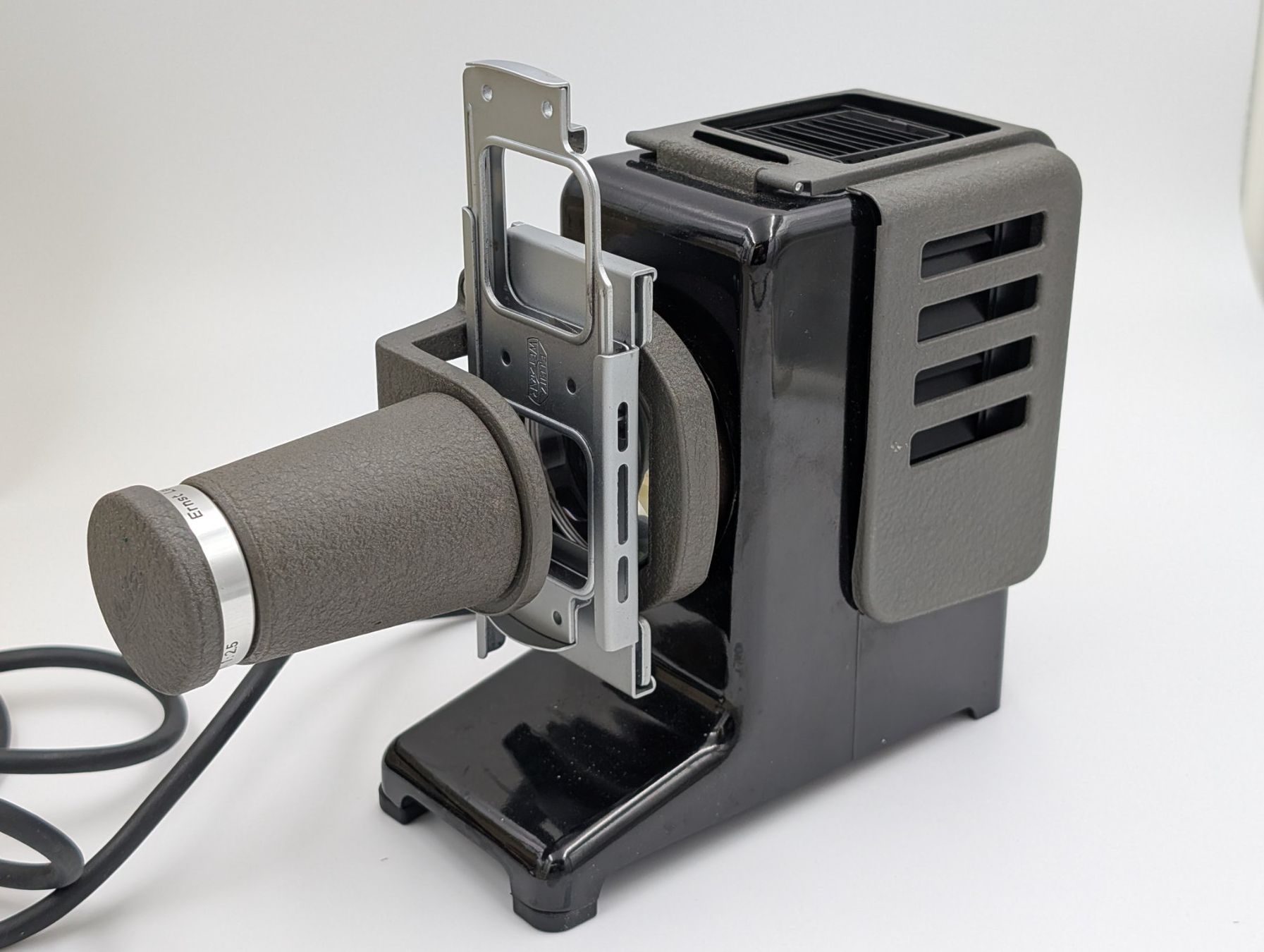 Proiettori: Leitz Prado 150, Retro Diaprojektor mit OVP, – Usato da Winterthur venduto da Hint17 3