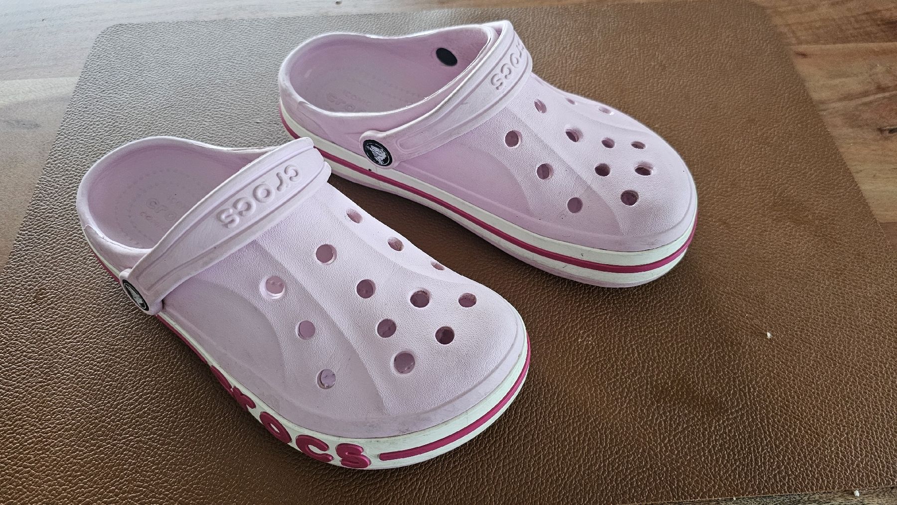 Crocs Chaussures garçon: crocs J2 33/34 pink – D'occasion à Russikon par marcello375