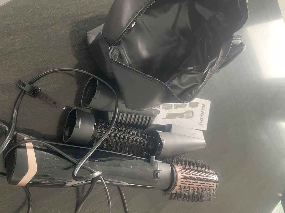 Babyliss Warmluftbürste AS2000E, Top Zustand, komplett (Gebraucht) in ...