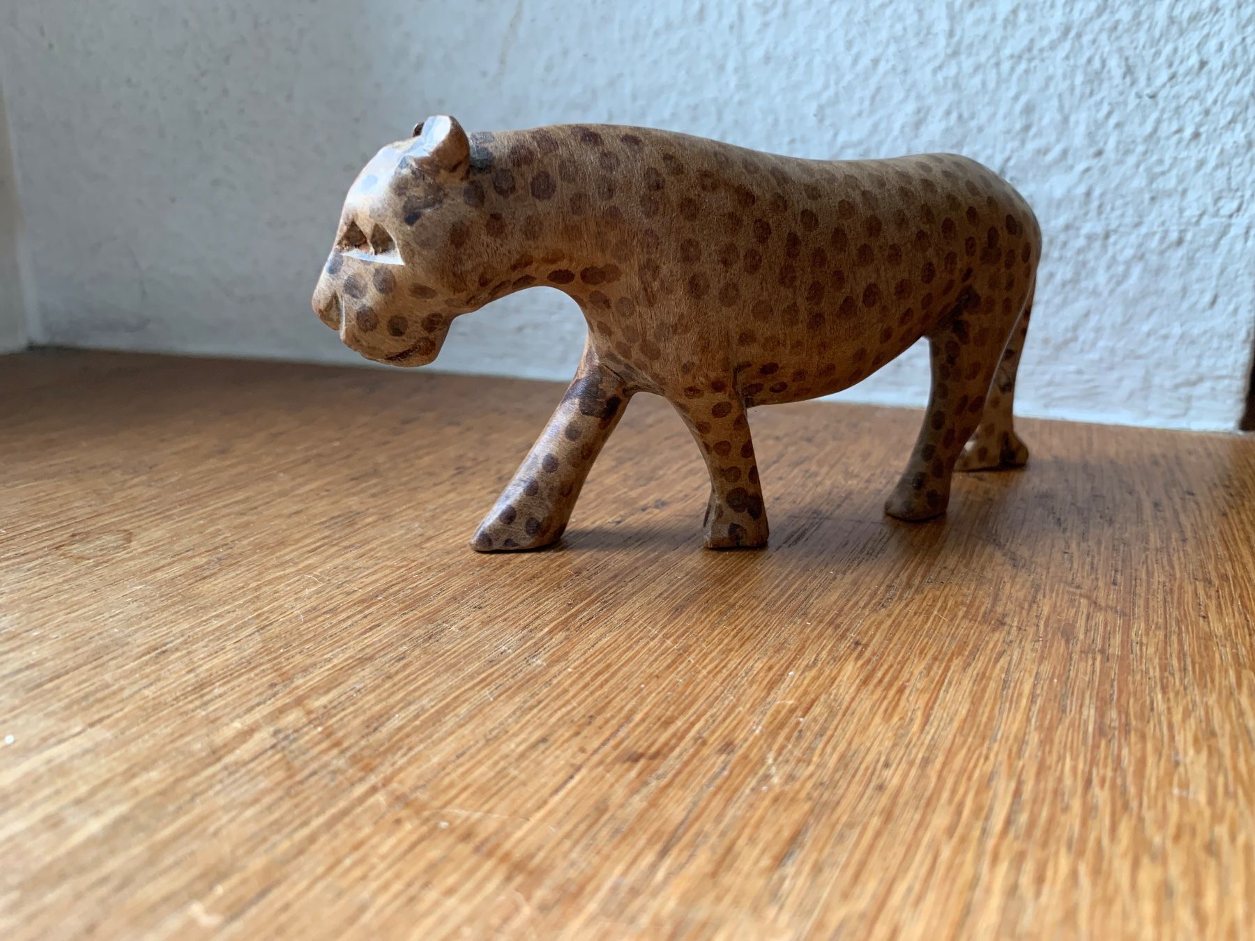 Statuette: Vintage Holzfigur Leopard handgeschnitzt – Usato da Richterswil venduto da Moii89 1