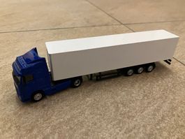 Volvo FH12 Globetrotter XL 1/87 inkl. Trailer