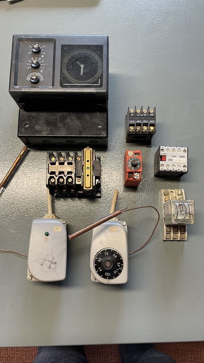Componenti elettronici: Diverse Elektrobauteile – Usato da Rüegsauschachen venduto da Miggu100