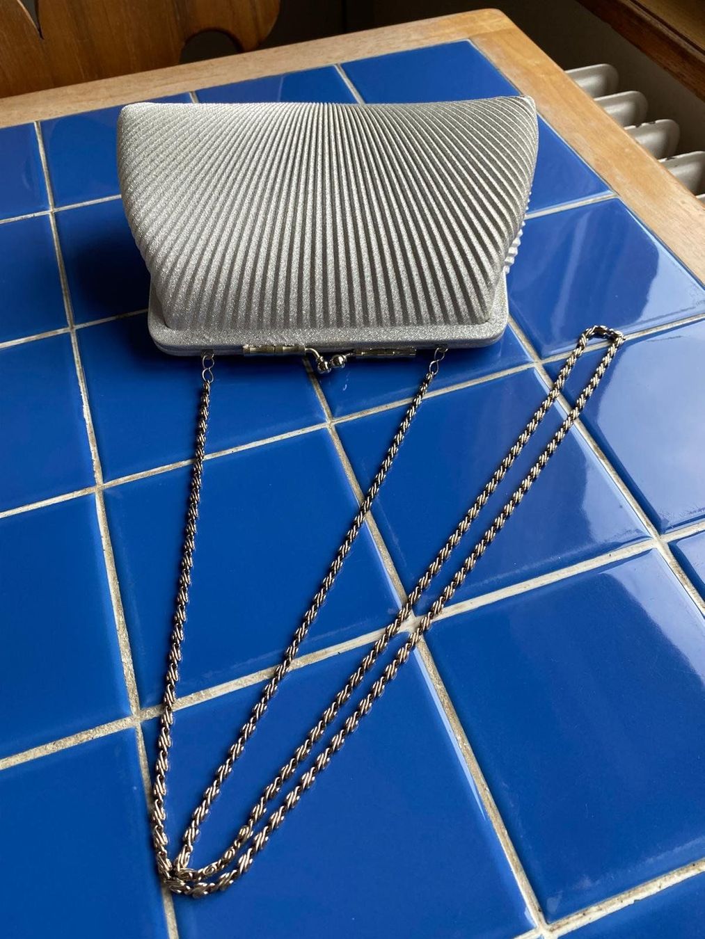 Borse da donna: Silbrige Clutch NEU – Usato da Liestal venduto da Nizli