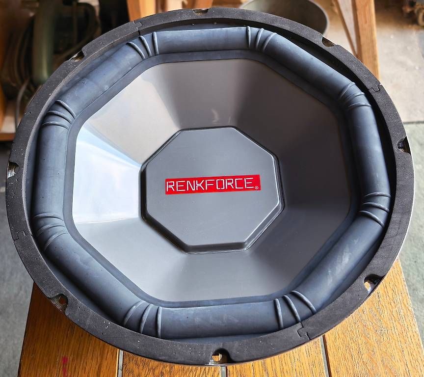 Casse acustiche: 4 Subwoofer/Lautsprecher – Usato da huenenberg venduto da Suizofelize 2