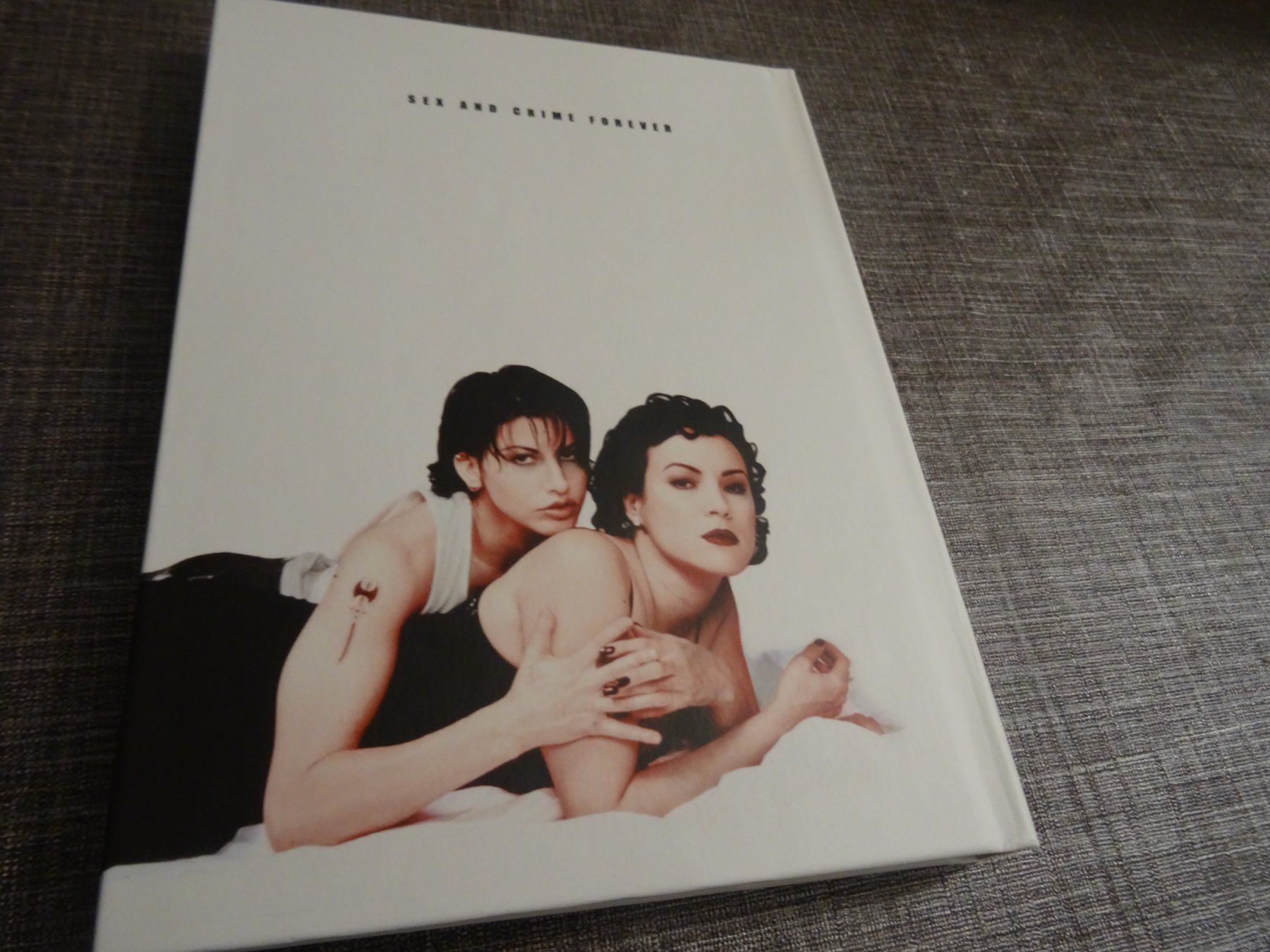 Tutti i DVDs: Bound Gefesselt DVD Blu-ray MEDIABOOK – Usato da Olten venduto da Disc-Verkauf 3