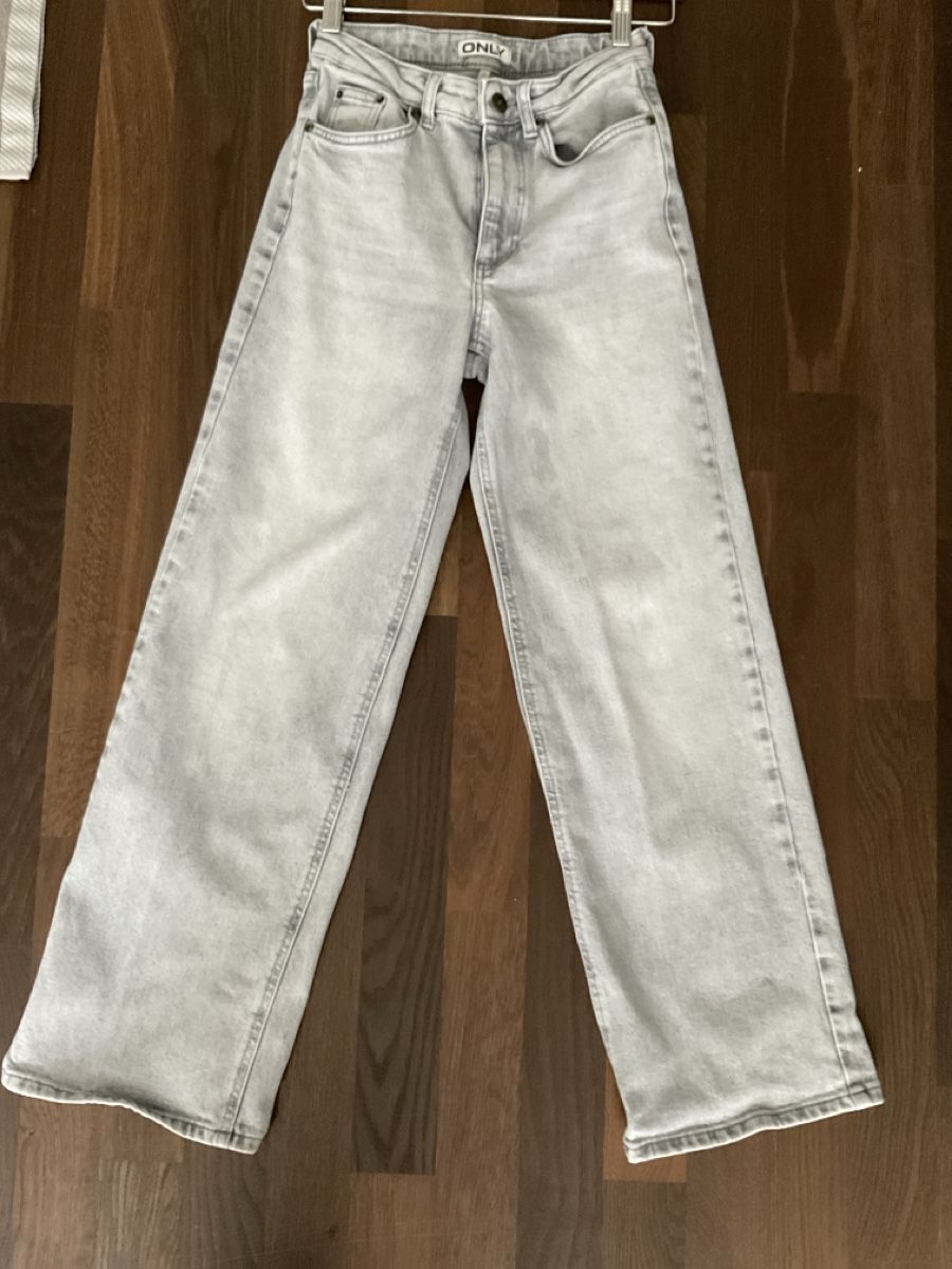 Only Jeans: Damen Jeans ONLY hellgrau Grösse 25/30 – Gebraucht aus bern von may_bu