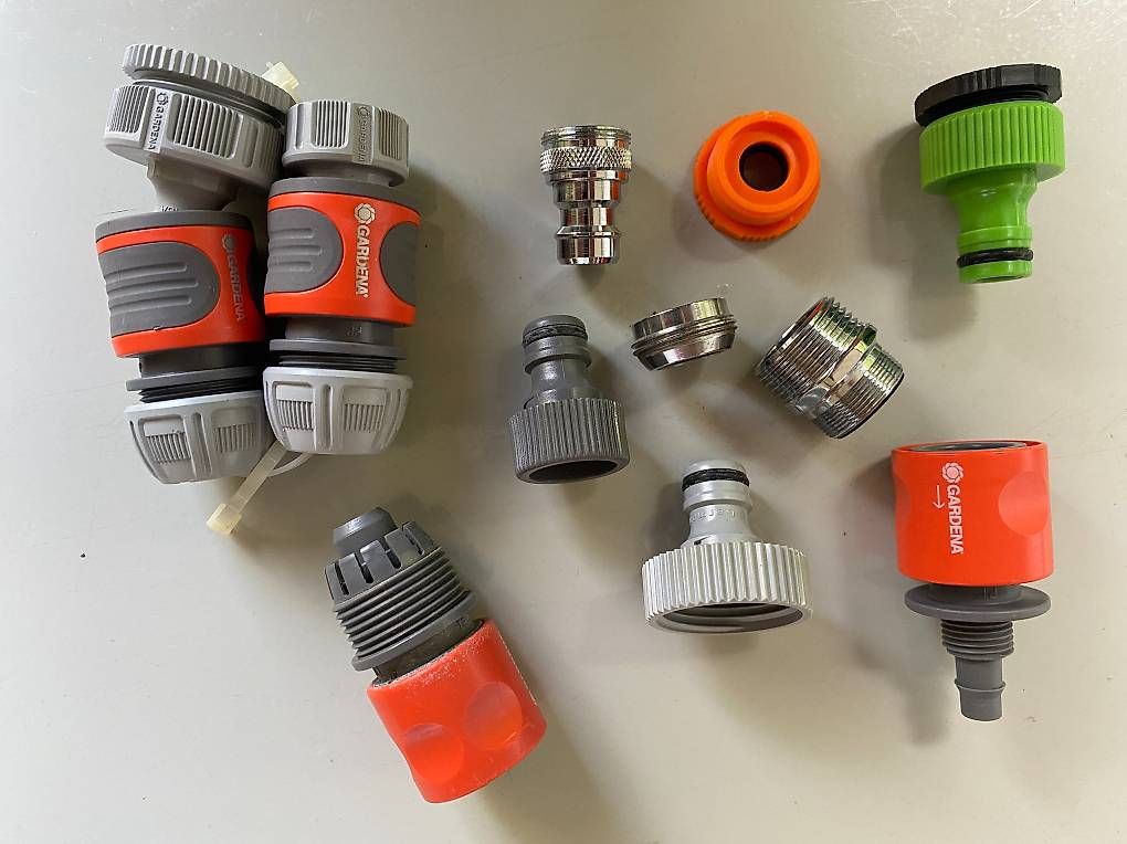 Gardena Unità & Adattatore: Diverse Gartenschlauch-Adapter (Gardena) – Usato da Hergiswil NW venduto da Mj13