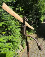 Antiker, freistehender Kienspanhalter