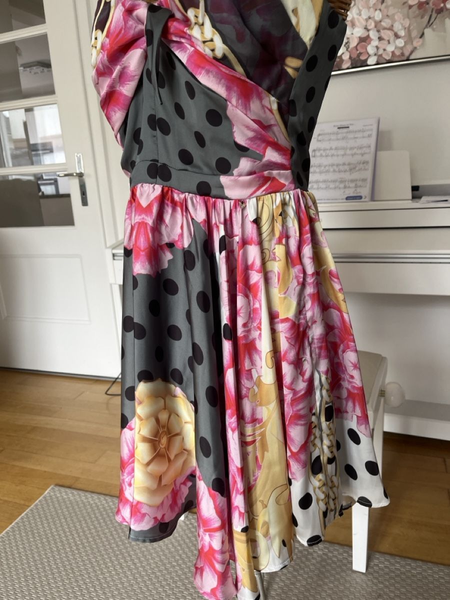 Guess Vestiti: Kleid von Guess, M – Usato da Solothurn venduto da Bobesch08 2