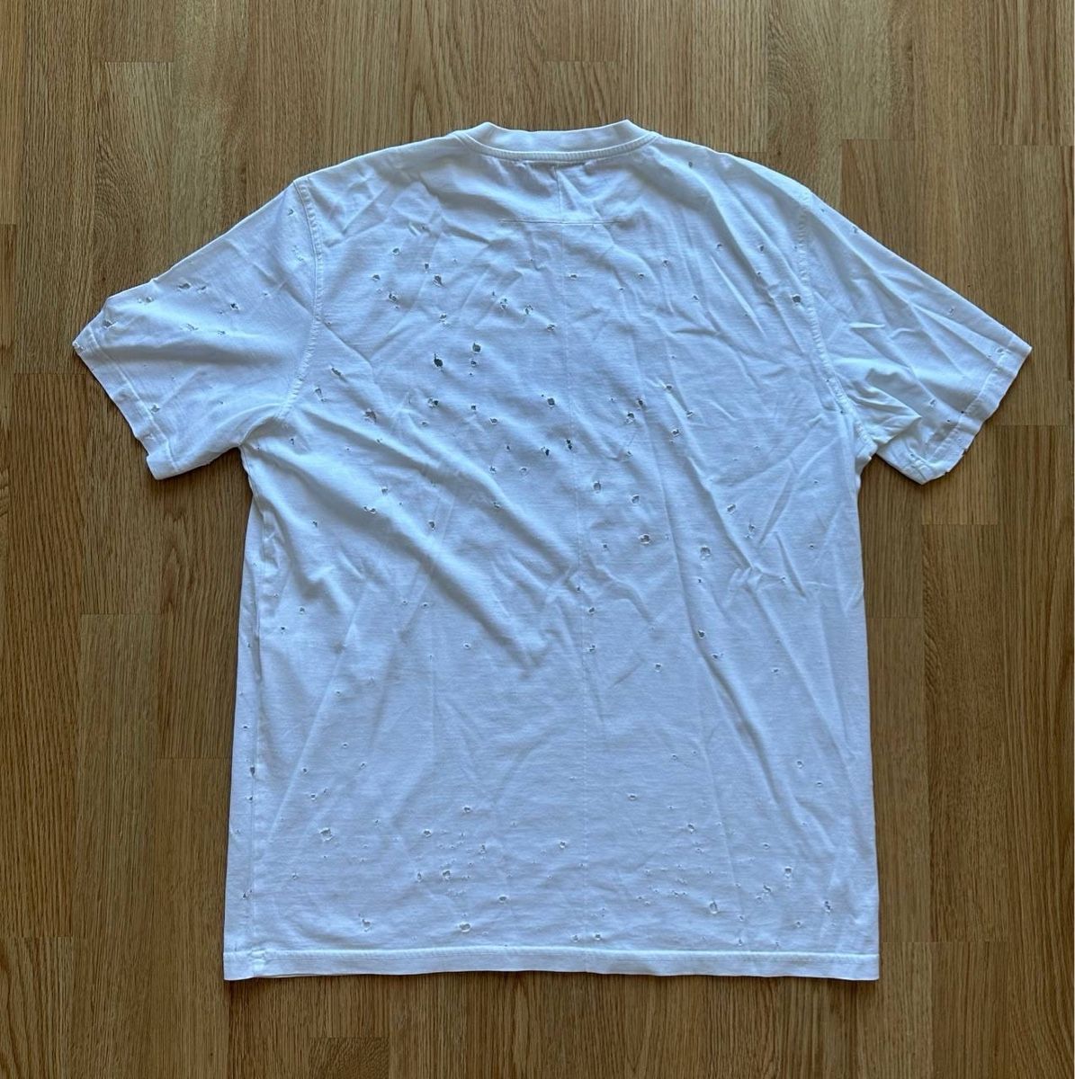 Givenchy T-Shirts: Givenchy Paris Tshirt  – Gebraucht aus Pfäffikon ZH von Nataliia. 1