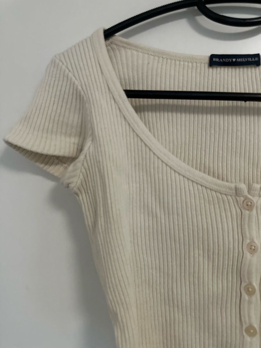 Brandy Melville Top: Brandy Melville Top Grösse: OneSize beige gerippt – Nuovo (secondo la descrizione) da Zürich venduto da kri_hy6t 3