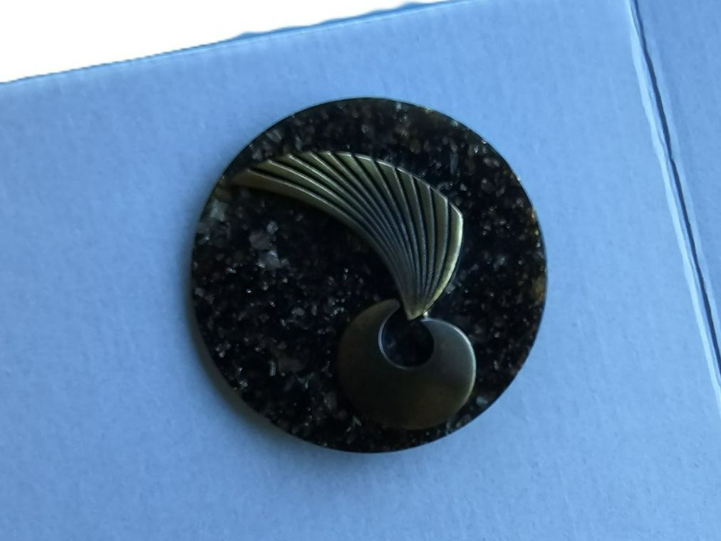 Broschen & Nadeln: Vintage runde Brosche aus Plexiglas & Messing Handarbeit – Gebraucht aus Münchenbuchsee von babilibern 9