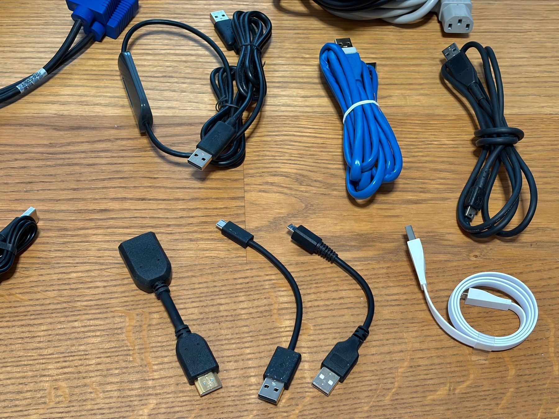 Câbles: Diverse Kabel & Adapter – D'occasion à Rotkreuz par asd999 1