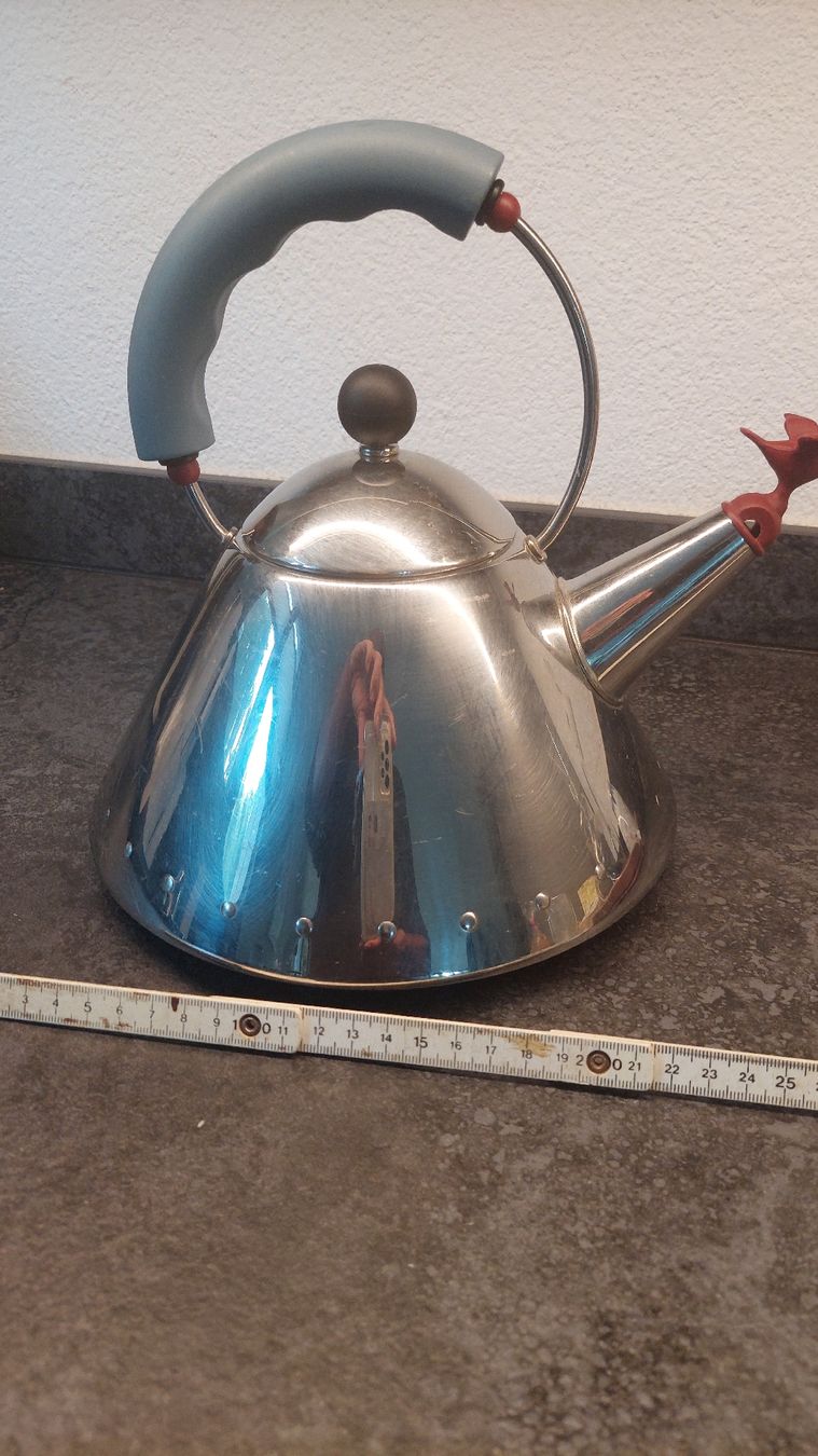 Alessi Bollitori: Alessi Wasserkessel  von Michael Graves.  – Usato da Bühl BE venduto da Sasha1
