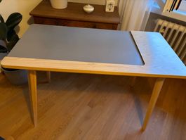 Schreibtisch