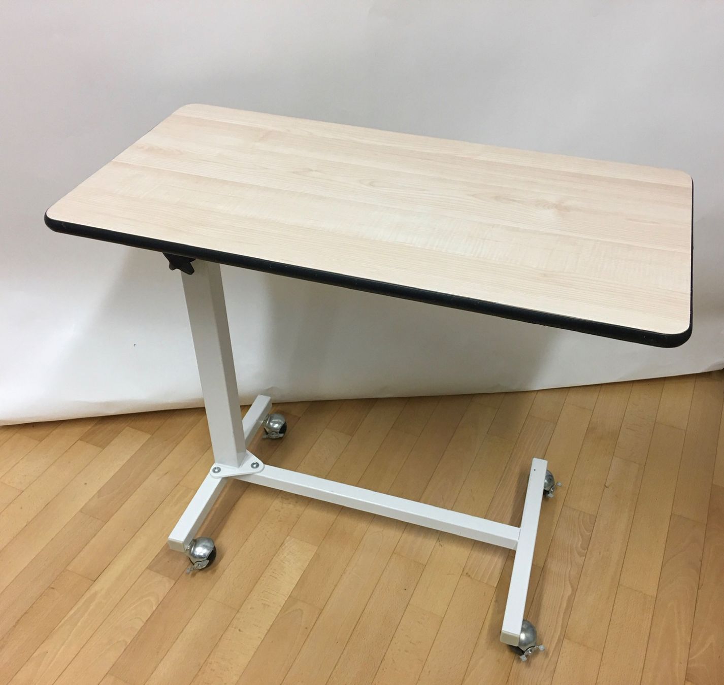 Tavoli: Beistelltisch, Laptoptisch, Serviertisch auf Rollen – Usato da Olten venduto da ELHANDEL