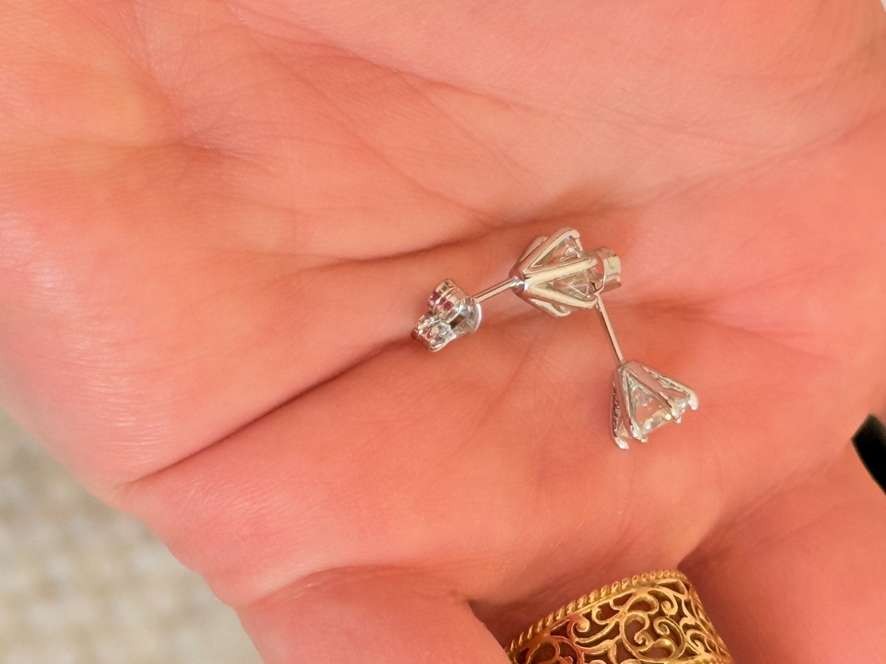 Ohrringe & -stecker: 2.00(total)ct D white moissanite earrings with certificate – Neu und originalverpackt aus Genève von AWWA 6