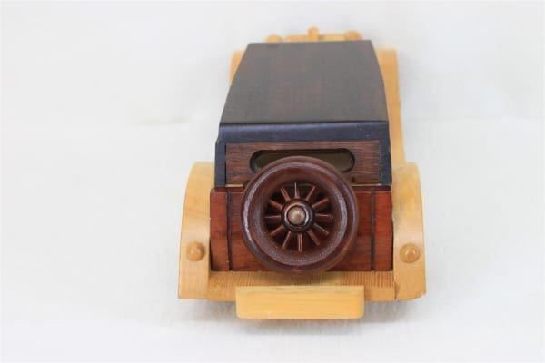 MG Modellini d'auto: MG 1945-TC 1945 Classic Car – Usato da Thun venduto da Fbchm 3