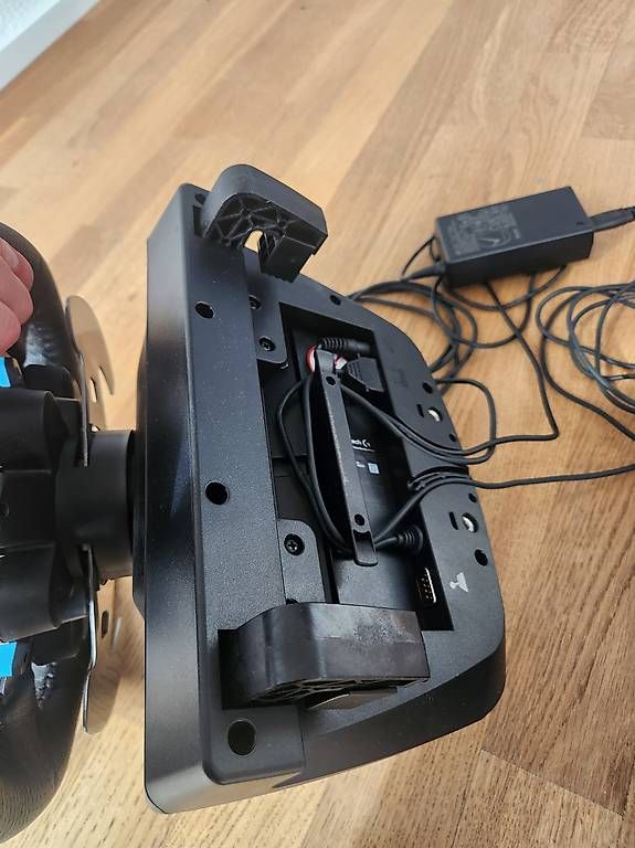 Manettes: Logitech Gaming Lenkrad – D'occasion à Ibach par arn_t6fy 1