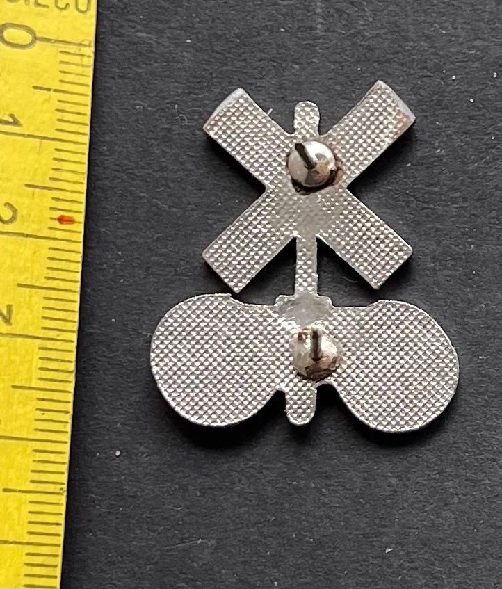 Placchette & Badge: RAIL CROSSING ROẠD/ Pin – Usato da Ostermundigen venduto da DaxKarten-75 1