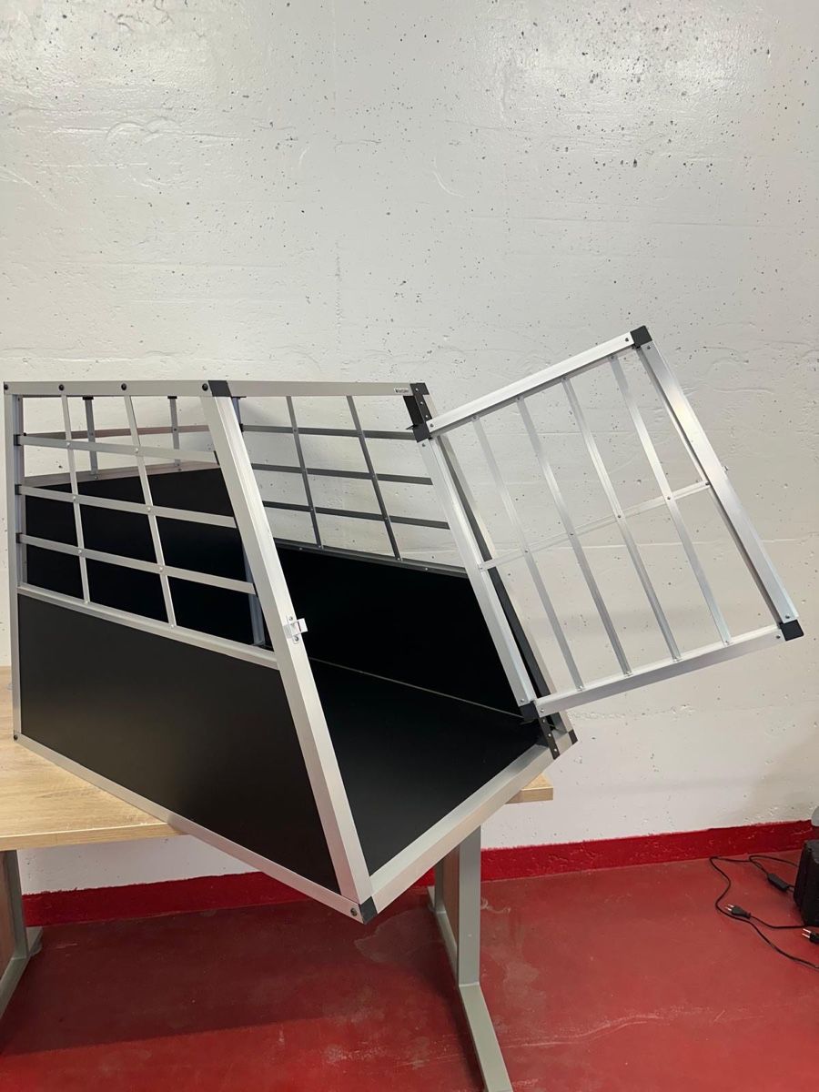 Cages, transport & sécurité: Auto Hundebox  – D'occasion à Stalden VS par san_ws9b 3