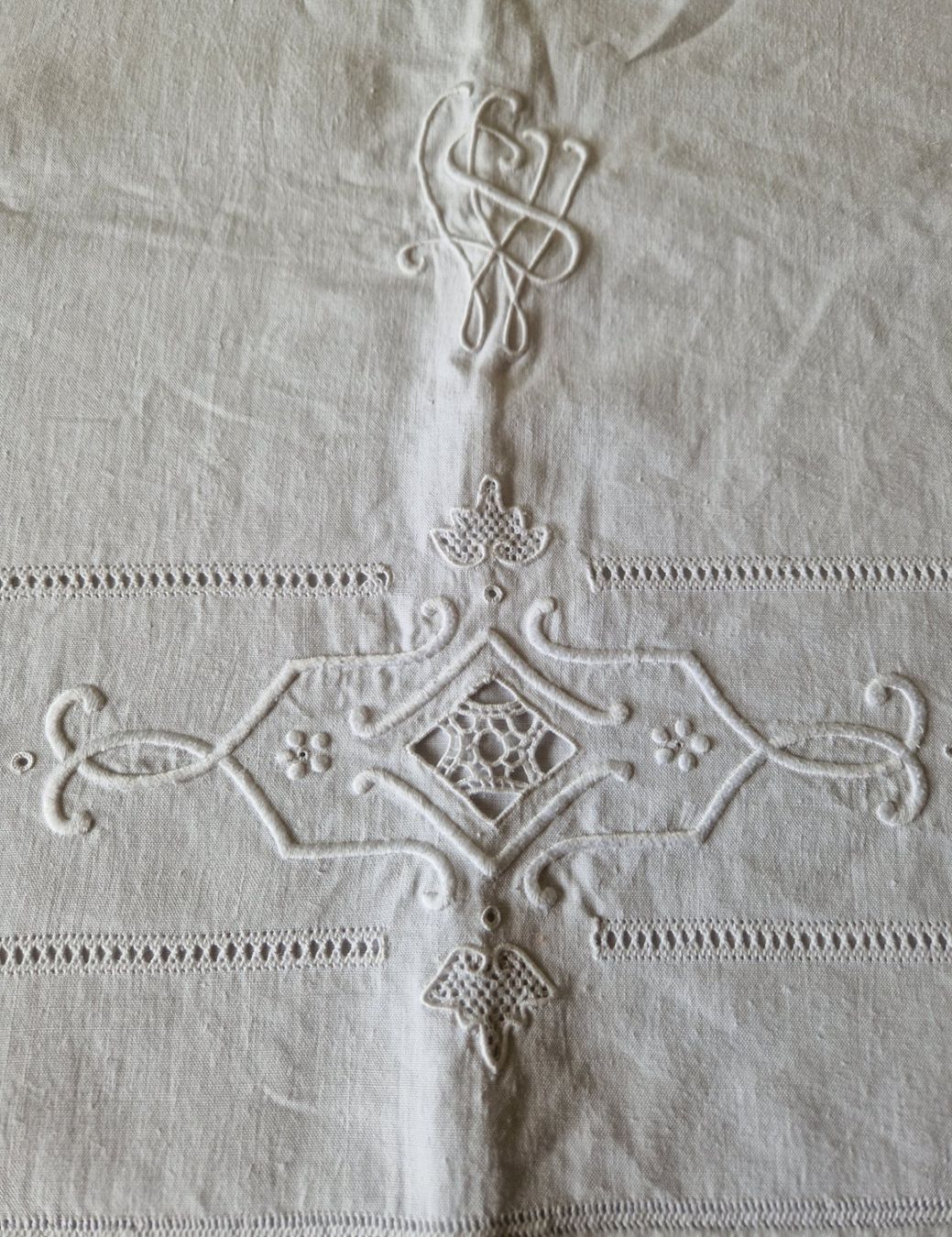 Bettwäsche: Leintuch mit Stickerei / Monogramm SW – Gebraucht aus Bern von Antikbatik 7