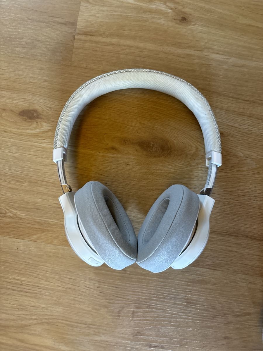 JBL Cuffie: JBL Live Bluetooth over ear Kopfhörer – Usato da Klosters venduto da ang_cj7r 1