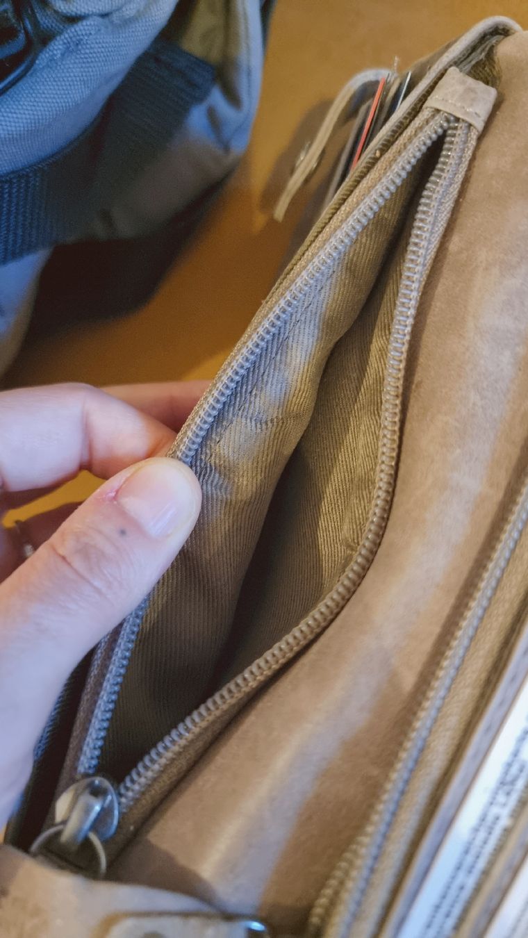 Borse da donna: Pochette ZWEI en cuir gris clair - Élégance discrète – Usato da Vevey venduto da fer3ica 5