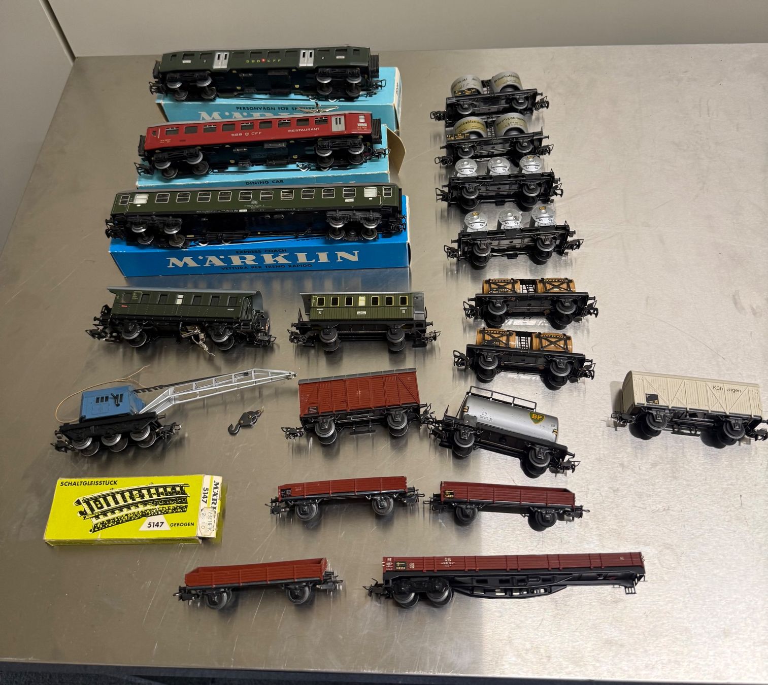 Märklin Modellini di ferrovie: Märklin H0 Personen und Güterwagen – Usato da Glattbrugg venduto da Xena2014