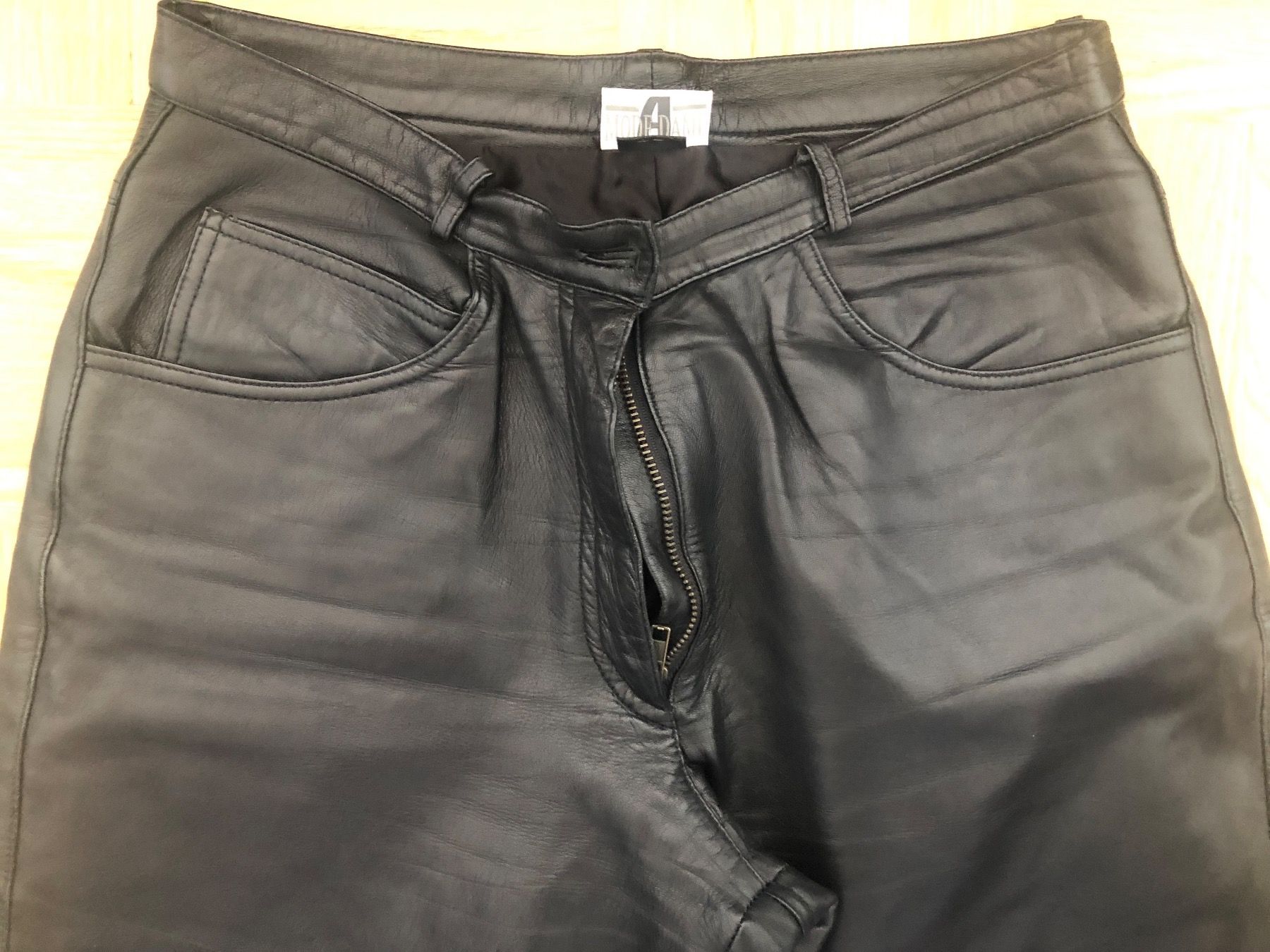 Hosen: Pantalon en vrai cuir – Gebraucht aus Onex von kattrina