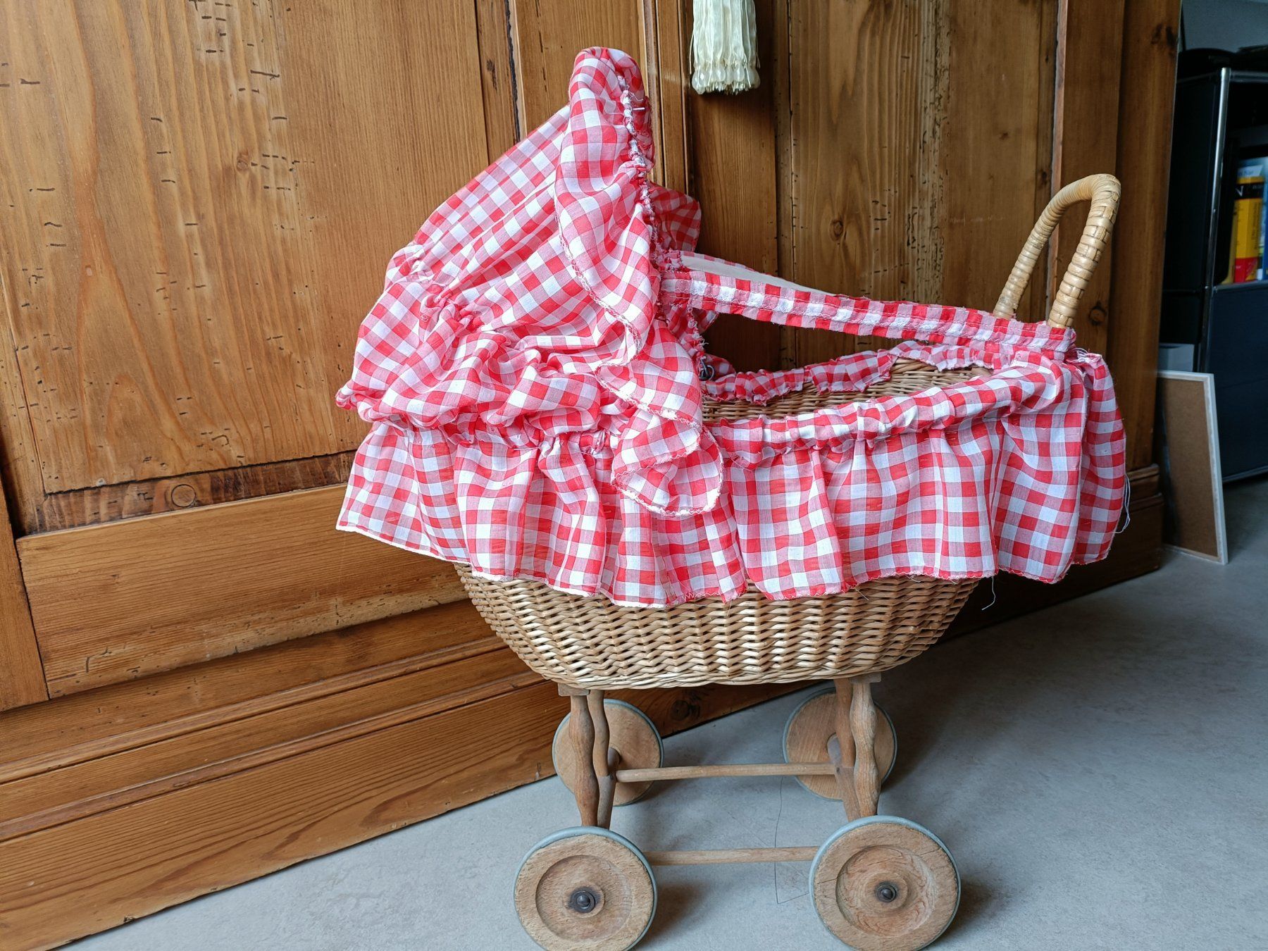 Puppenwagen: Puppen Stubenwägeli – Gebraucht aus Embrach von Illingen13