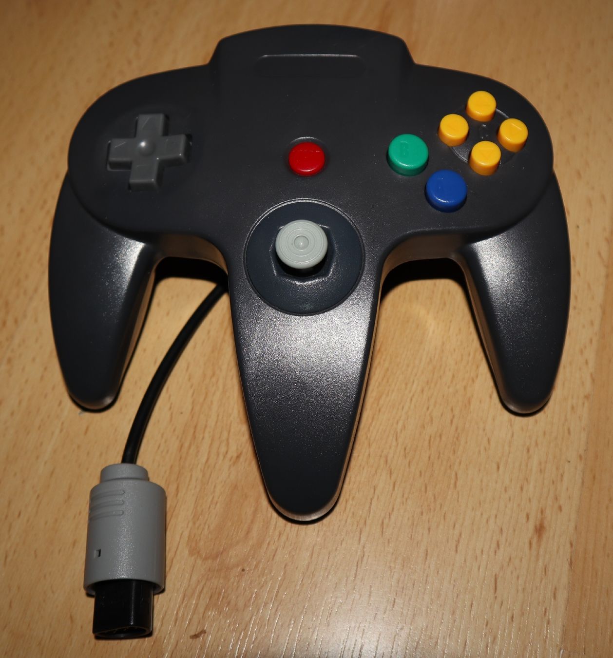 Nintendo Console: 2x Controller + Mario Kart 64 --- Top Zustand! – Usato da Ochlenberg venduto da on3x 3