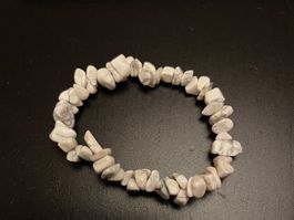 Armband aus Howlite ( Heilstein, elastisch)